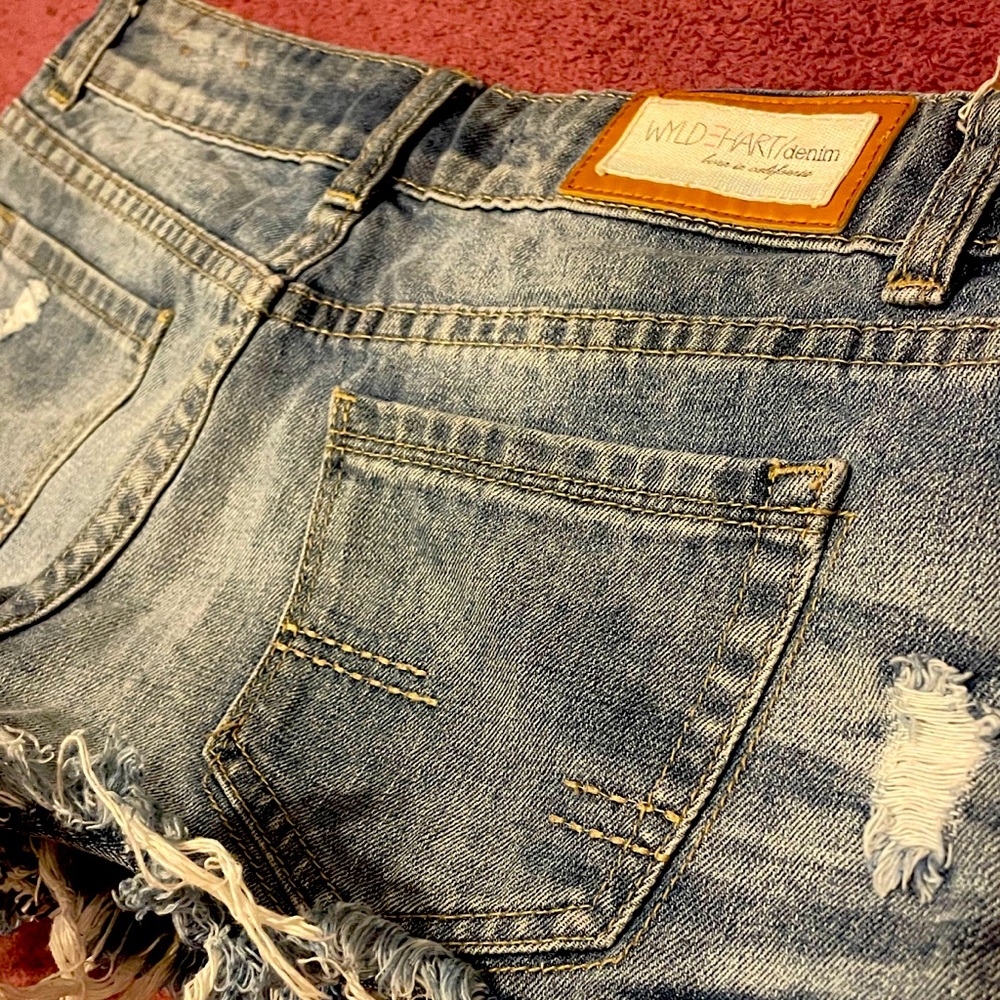 Size 5 - Wylde Heart Tribal Print Denim Shorts - Picture 4 of 5